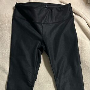 Black Alo Yoga leggings.